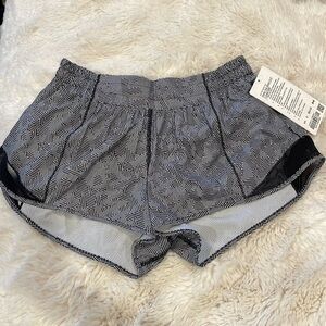 Lululemon SeaWheeze edition NWT hotty hot low rise shorts size 8 - 2.5” inseam